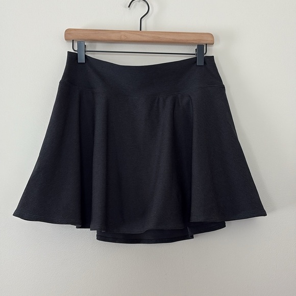 Old Navy Extra High-Waisted Cloud+ Skort with Biker Shorts Black Size L - Picture 12 of 12
